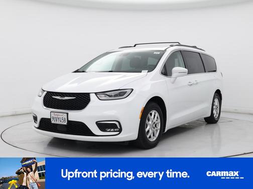 White 2022 Chrysler Pacifica Touring L