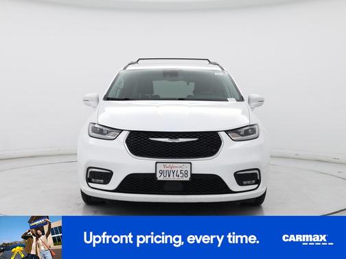 White 2022 Chrysler Pacifica Touring L