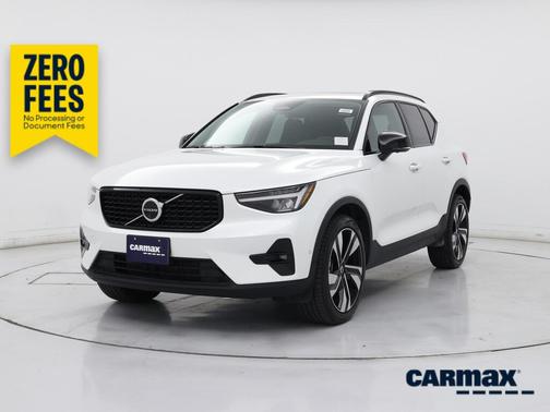 White 2025 Volvo XC40 B5 Plus Dark Theme
