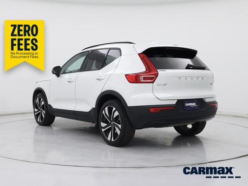 White 2025 Volvo XC40 B5 Plus Dark Theme