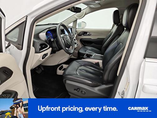 White 2022 Chrysler Pacifica Touring L