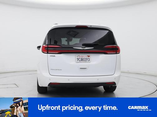 White 2022 Chrysler Pacifica Touring L