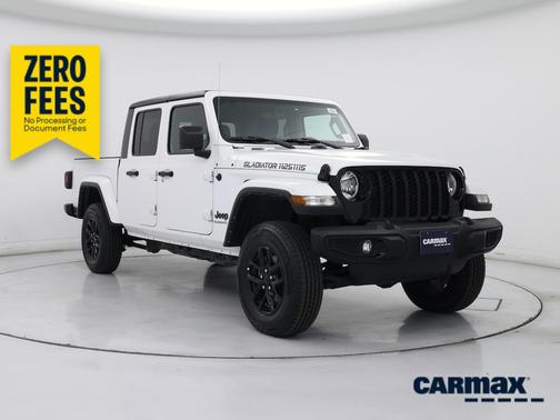White 2022 Jeep Gladiator Altitude