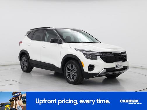 White 2024 Kia Seltos S