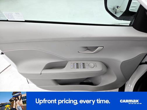 White 2025 Hyundai KONA SEL