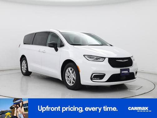 White 2024 Chrysler Pacifica Touring L