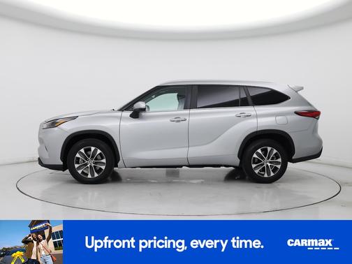 Silver 2023 Toyota Highlander Hybrid XLE