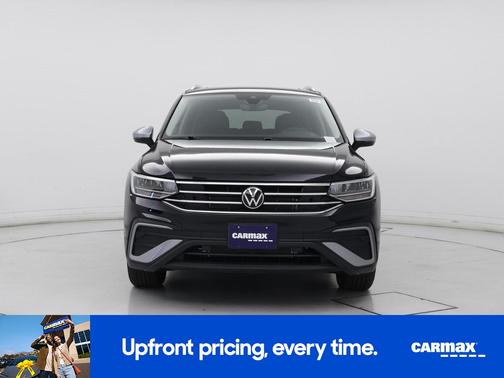 Black 2024 Volkswagen Tiguan SE