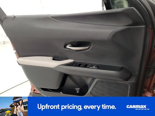 2025 Lexus UX 300h F-SPORT Design