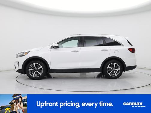 White 2019 Kia Sorento EX