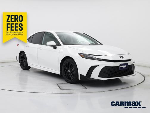 White 2025 Toyota Camry SE