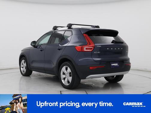 2022 Volvo XC40 T5 Momentum