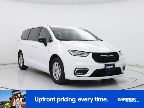 White 2025 Chrysler Pacifica Select