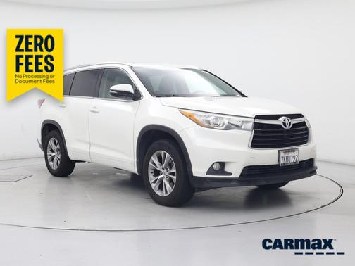 White 2015 Toyota Highlander XLE