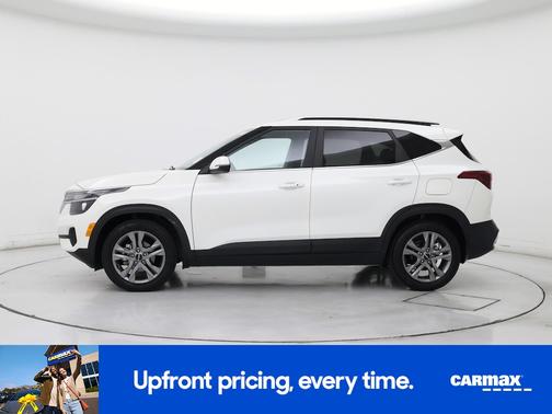 White 2023 Kia Seltos S