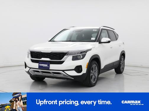 White 2023 Kia Seltos S