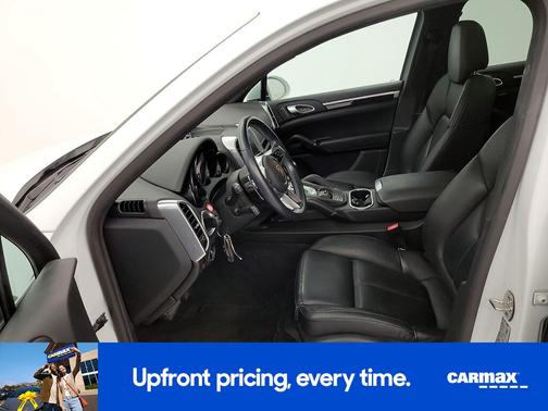 White 2018 Porsche Cayenne