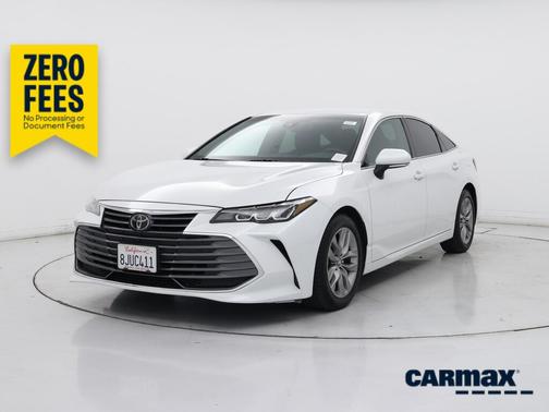 White 2019 Toyota Avalon XLE