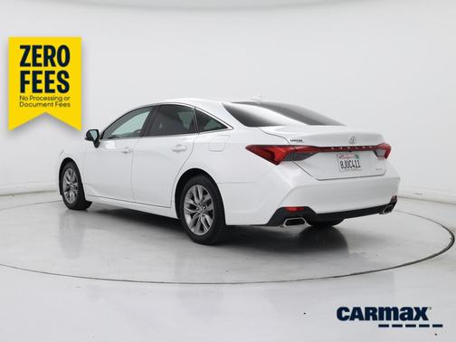 White 2019 Toyota Avalon XLE