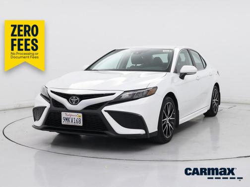 White 2024 Toyota Camry SE