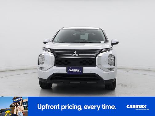 White 2024 Mitsubishi Outlander PHEV SE