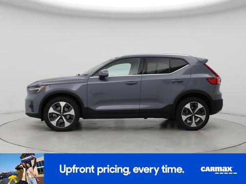 2023 Volvo XC40 B5 Plus Bright Theme