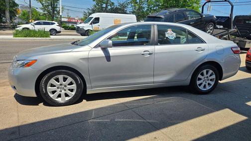Titanium Metallic 2007 Toyota Camry XLE V6