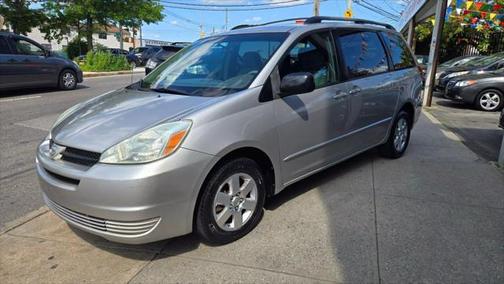 2005 Toyota Sienna LE