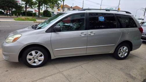 2005 Toyota Sienna LE