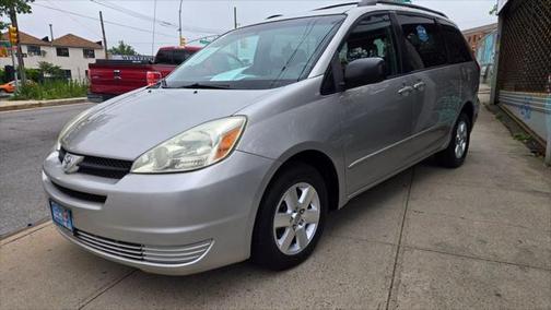 2005 Toyota Sienna LE