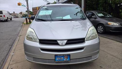 2005 Toyota Sienna LE
