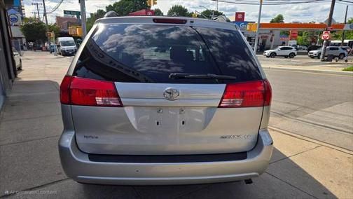 2005 Toyota Sienna LE