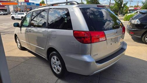 2005 Toyota Sienna LE