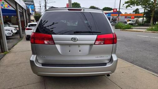 2005 Toyota Sienna LE