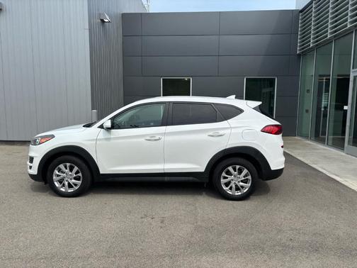 2021 Hyundai TUCSON SE