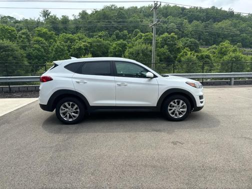 2021 Hyundai TUCSON SE