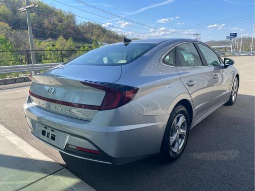 2022 Hyundai SONATA SE