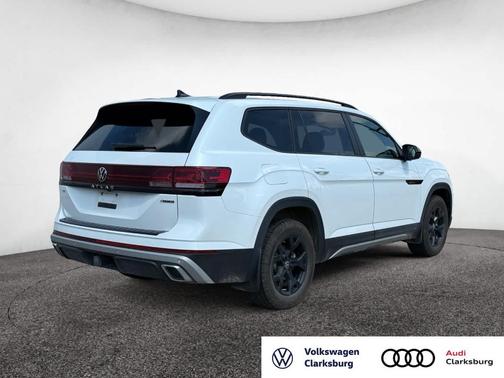 2024 Volkswagen Atlas 2.0T Peak Edition SEL