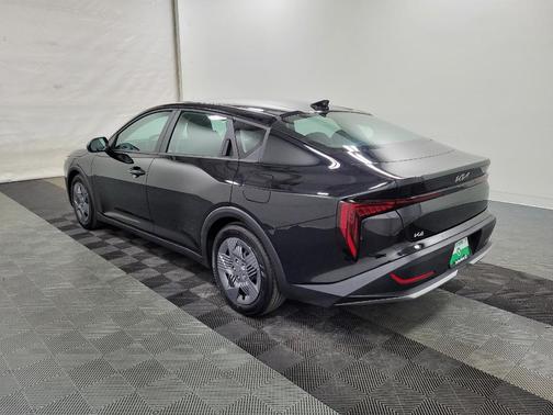 Aurora Black Pearl 2025 Kia K4 LX