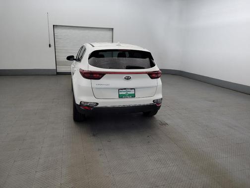 Snow White Pearl 2022 Kia Sportage LX