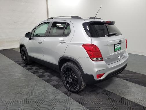 Silver Ice Metallic 2021 Chevrolet Trax LT