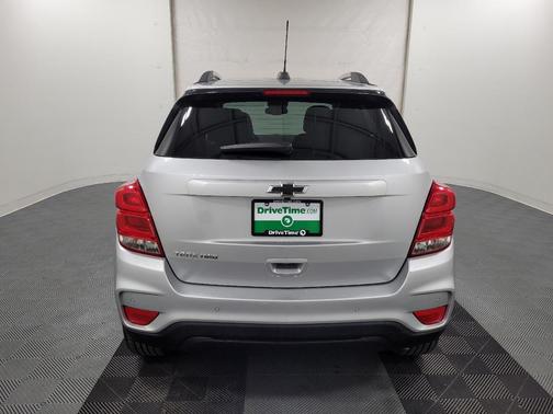 Silver Ice Metallic 2021 Chevrolet Trax LT