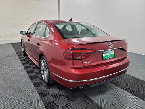 2019 Volkswagen Passat 2.0T R-Line