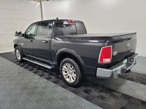 Brilliant Black Crystal Pearlcoat 2018 RAM 1500 Longhorn
