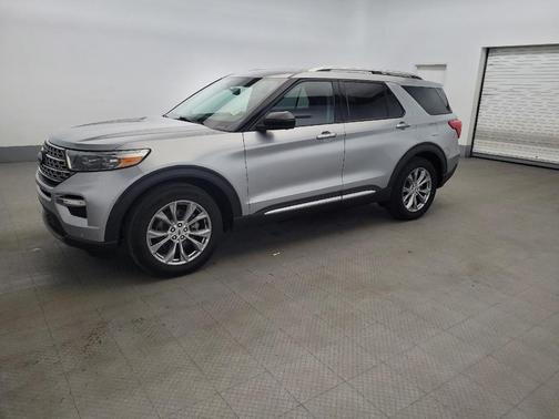 Iconic Silver Metallic 2023 Ford Explorer Limited