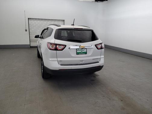 White 2016 Chevrolet Traverse LT
