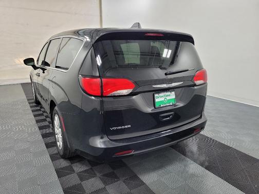 2020 Chrysler Voyager L