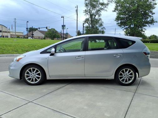 Classic Silver Metallic 2012 Toyota Prius v Five