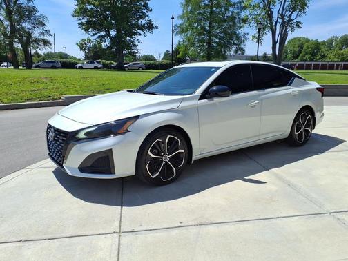 Pearl White Tricoat 2024 Nissan Altima SR FWD