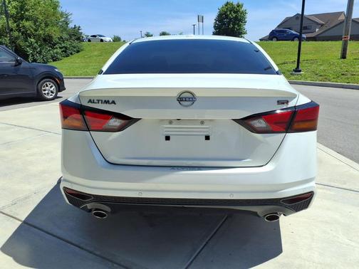 Pearl White Tricoat 2024 Nissan Altima SR FWD